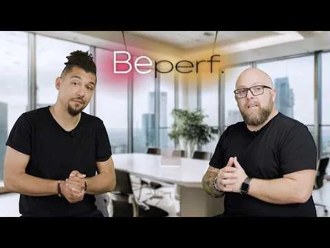 Alex Michelin et un intervenant dans l’extrait Beperf La visite immobilière.